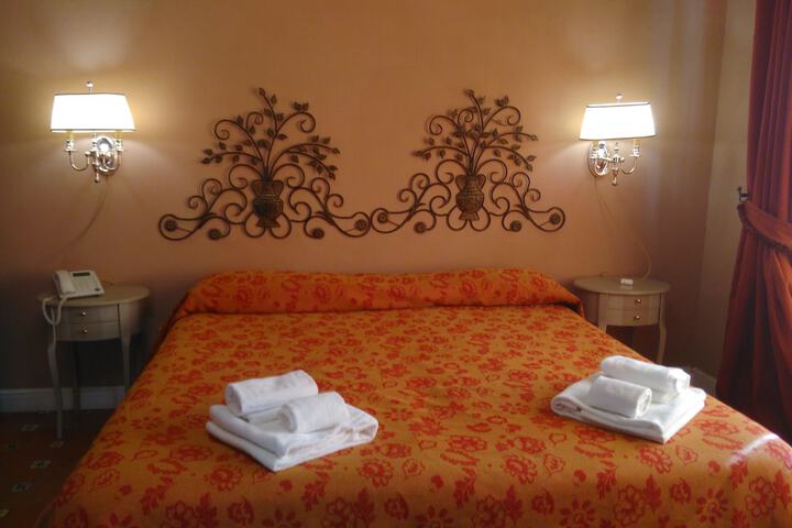 Room 6 of 54