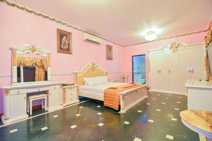 Room 6 of 64