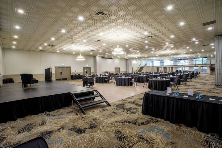 Ballroom/Hall 114 of 152