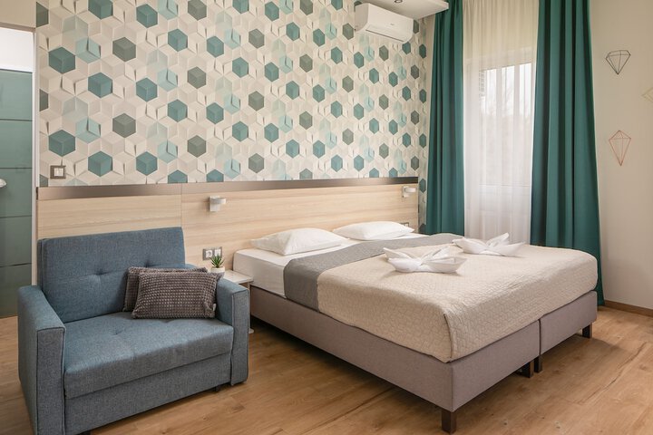 Room 5 of 48