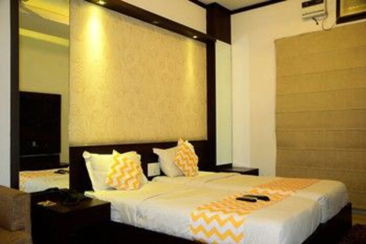 Room 9 of 32