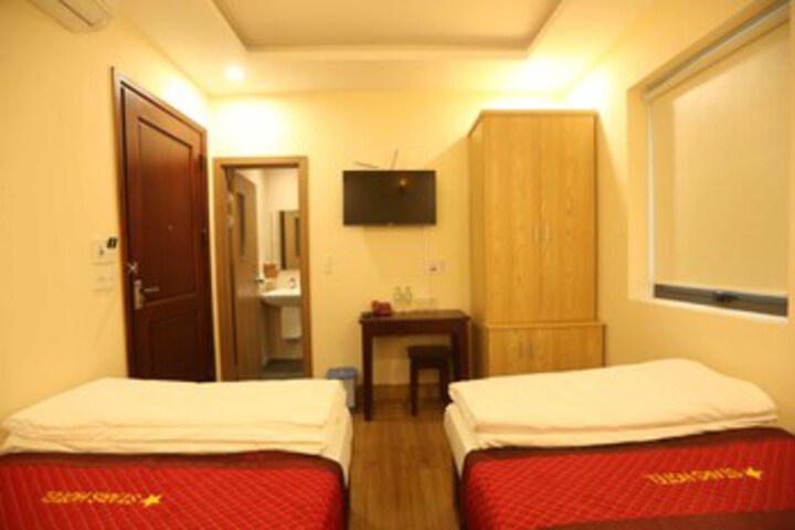 Room 28 of 34