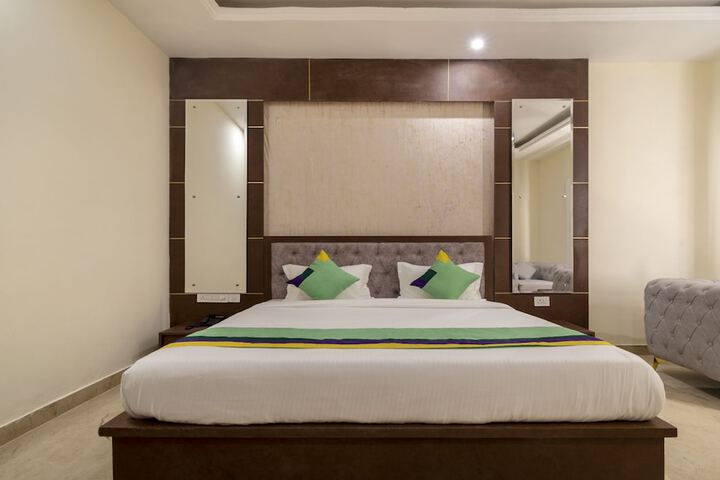 Room 9 of 48