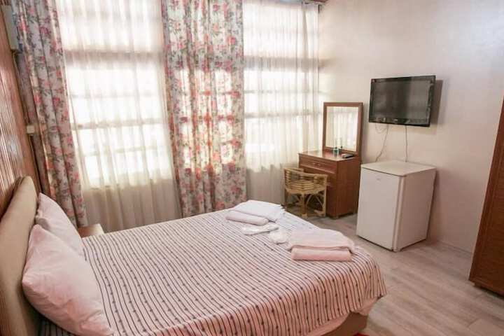 Room 6 of 27