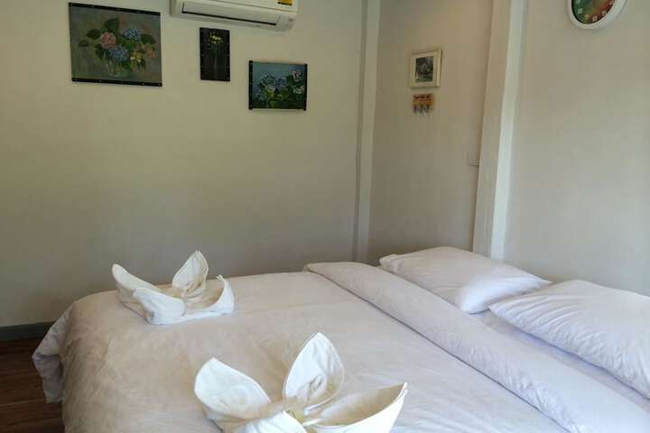 Room 13 of 38