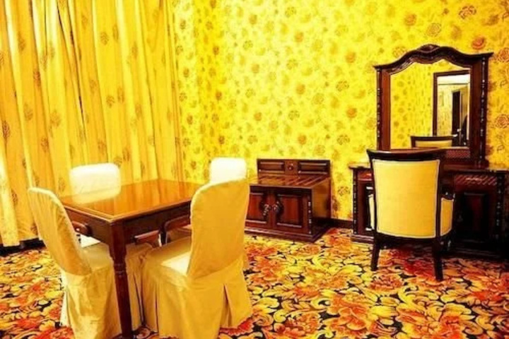 Room 11 of 19
