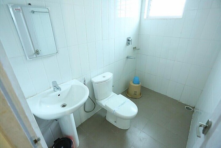 Room 9 of 15