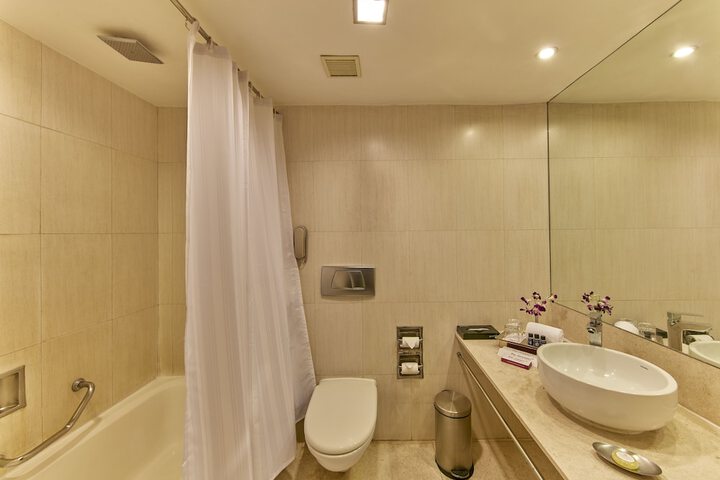 Room 16 of 33