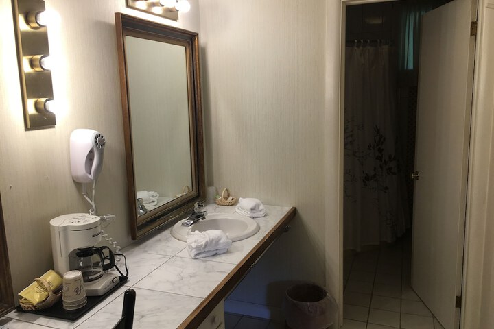 Room 53 of 81