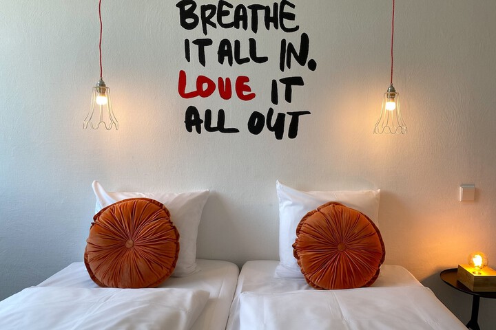 Room 40 of 65