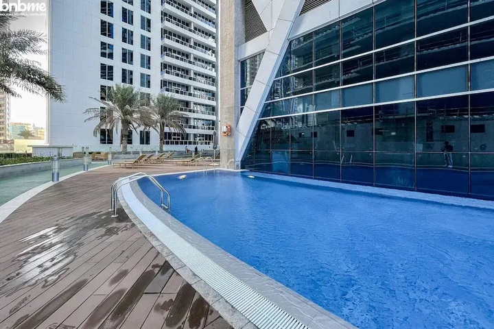 Pool 10 of 17