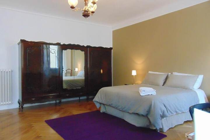 Room 10 of 14