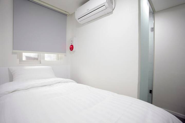 Room 10 of 44