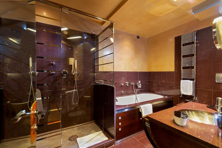 Room 75 of 119
