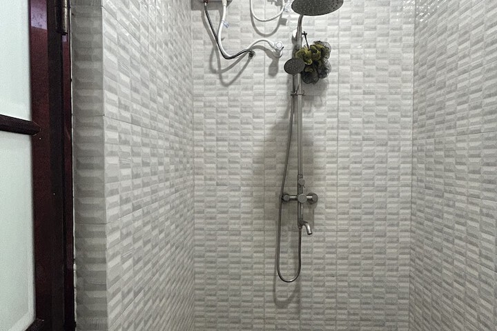 Room 11 of 38