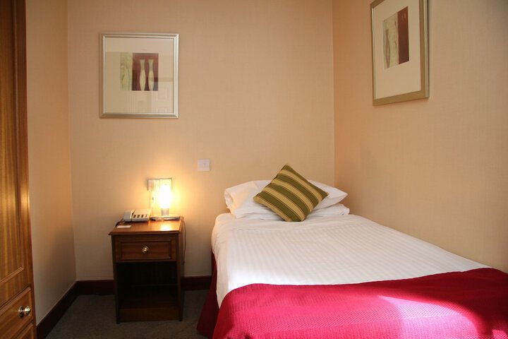 Room 4 of 62