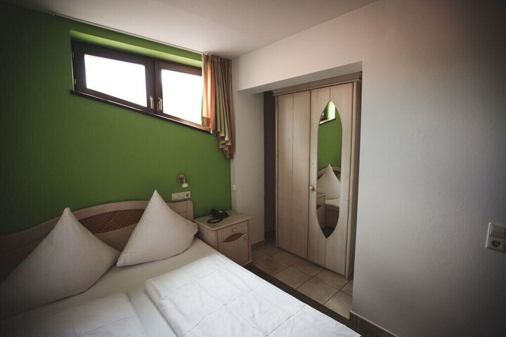 Room 7 of 10