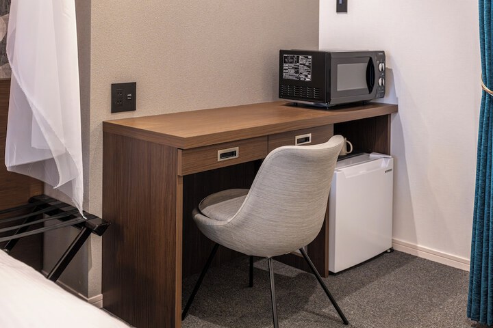 Room 25 of 47