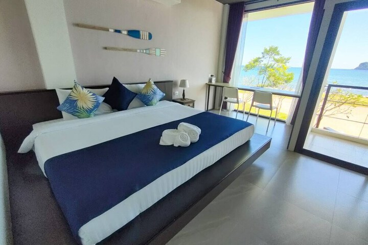 Room 5 of 107
