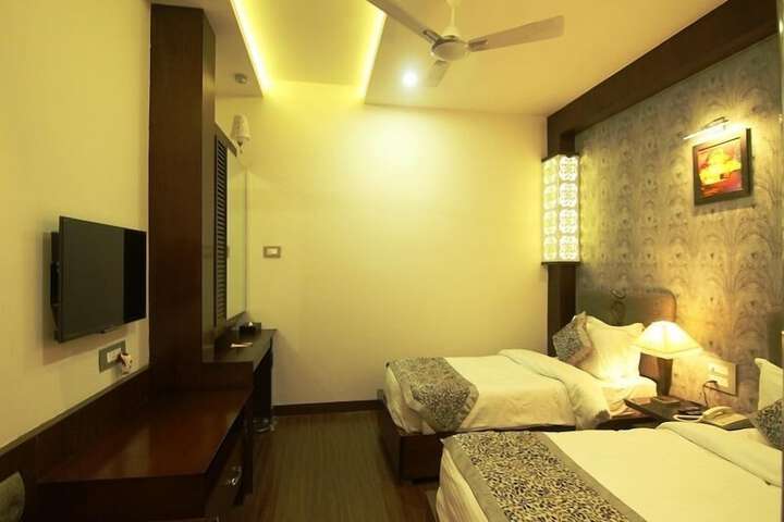 Room 26 of 63