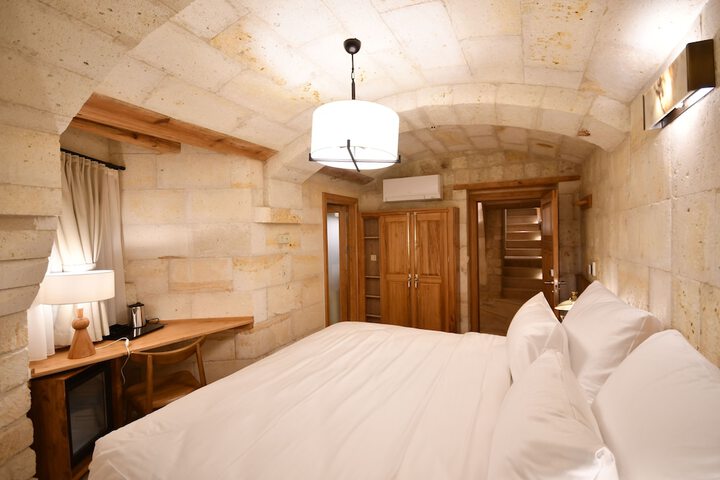 Room 4 of 153
