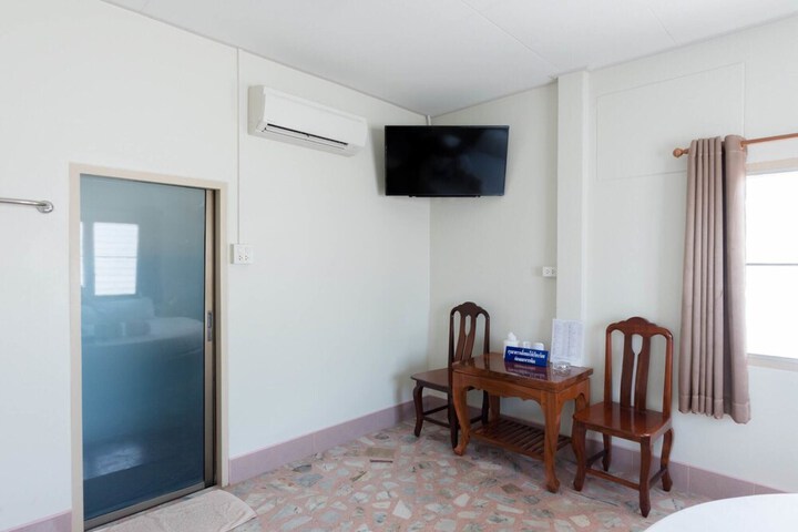 Room 13 of 21