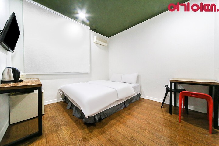 Room 21 of 32