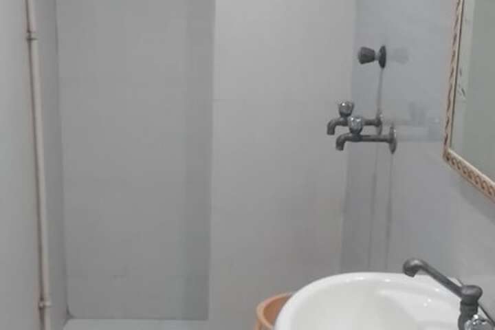 Room 13 of 17