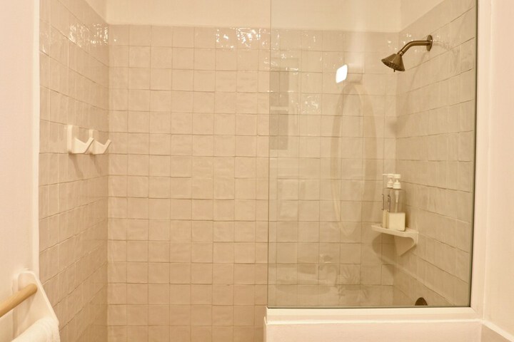 Room 16 of 38
