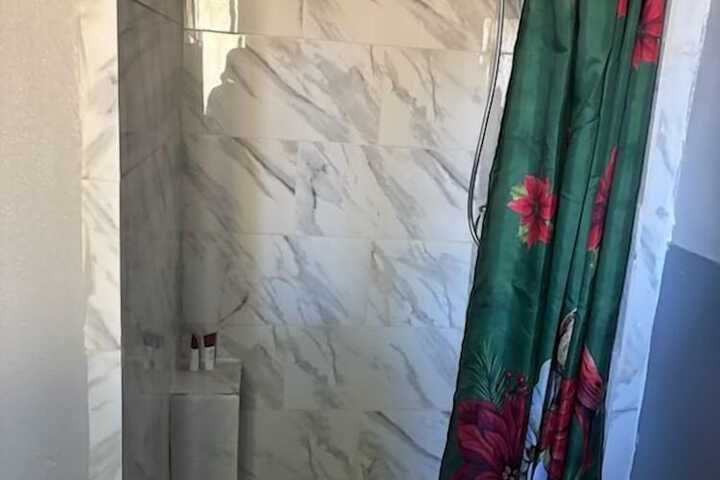 Room 6 of 8