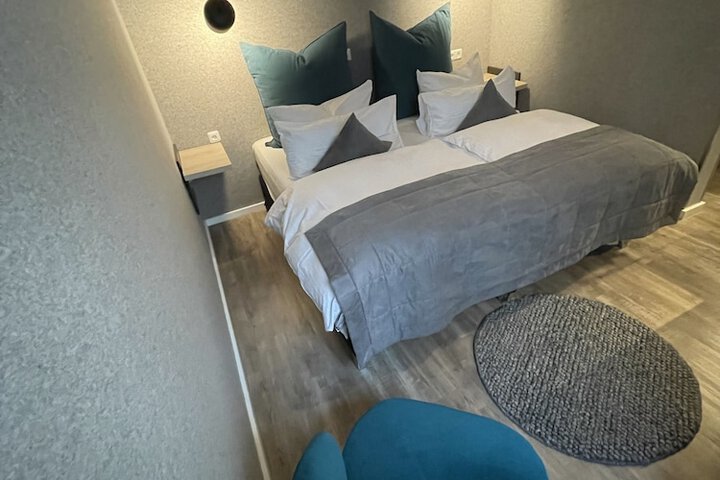 Room 27 of 41