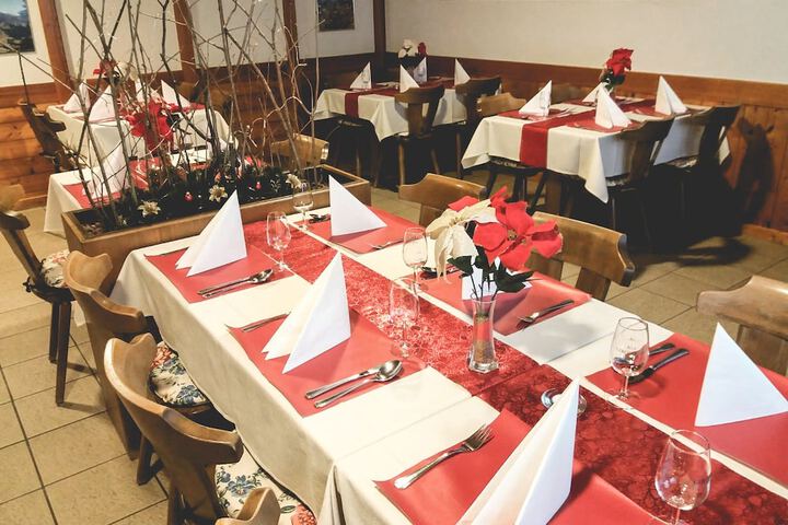 Dining 3 of 8