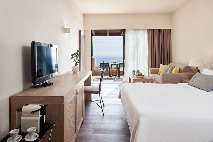 Room 32 of 253