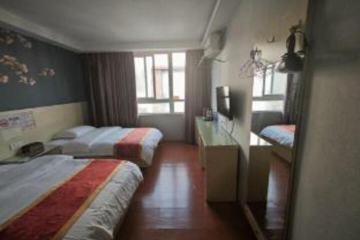 Room 11 of 11
