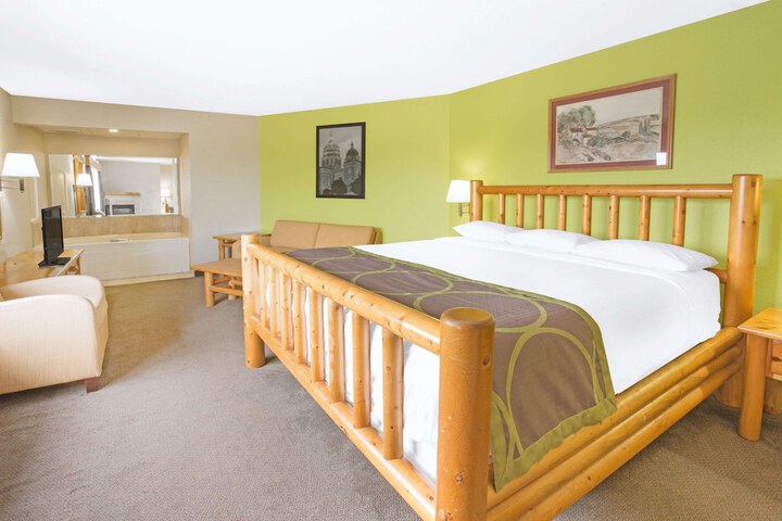 1 King Bed (4 of 15)