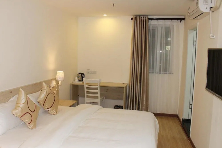 Room 5 of 18