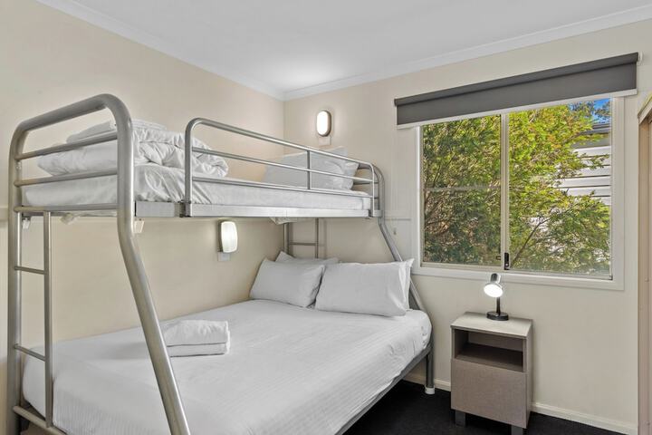Room 10 of 64