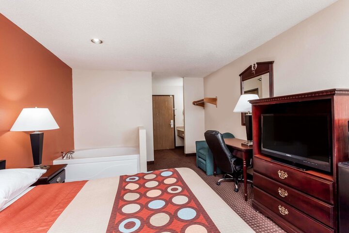 1 Queen Bed (5 of 17)