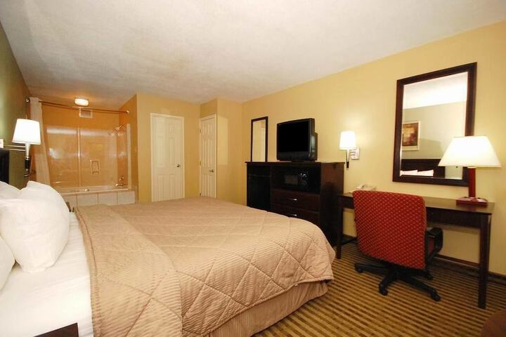 2 Queen Beds (5 of 9)