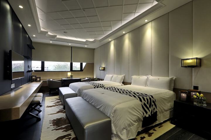 Room 17 of 42
