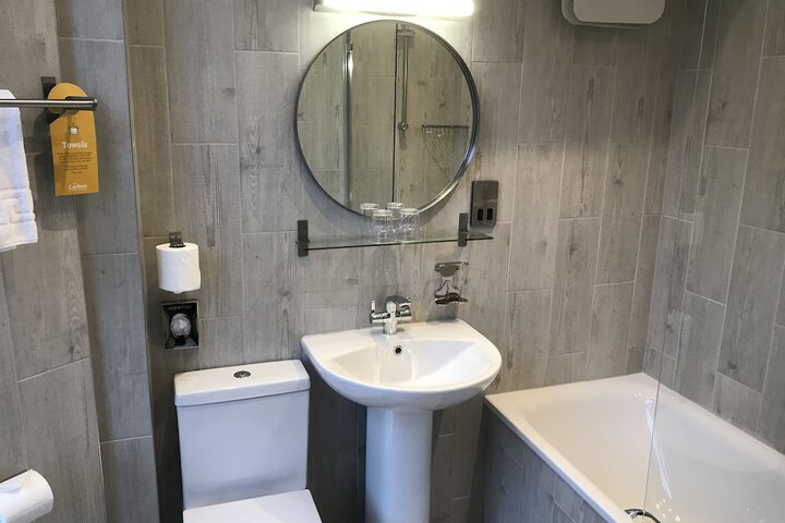 Room 45 of 76