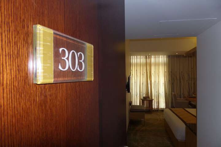 Room 25 of 100