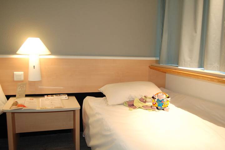 Room 10 of 64
