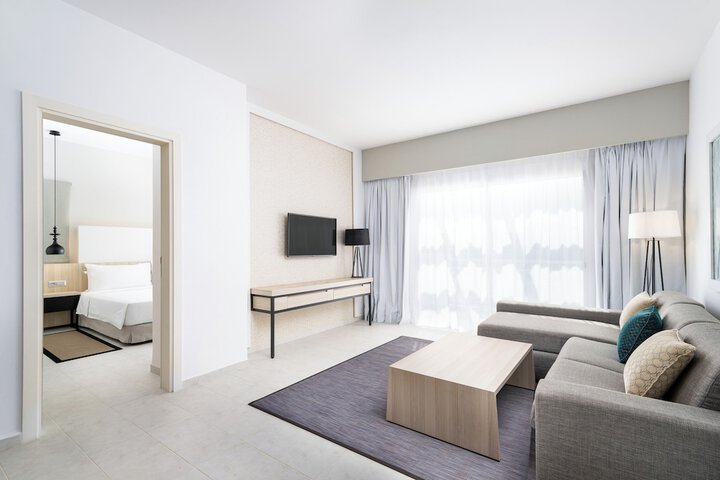 Room 5 of 102
