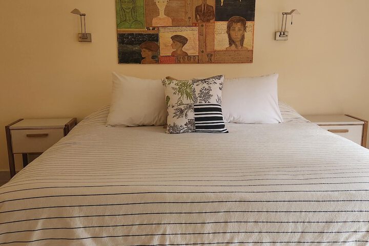 Room 2 of 27