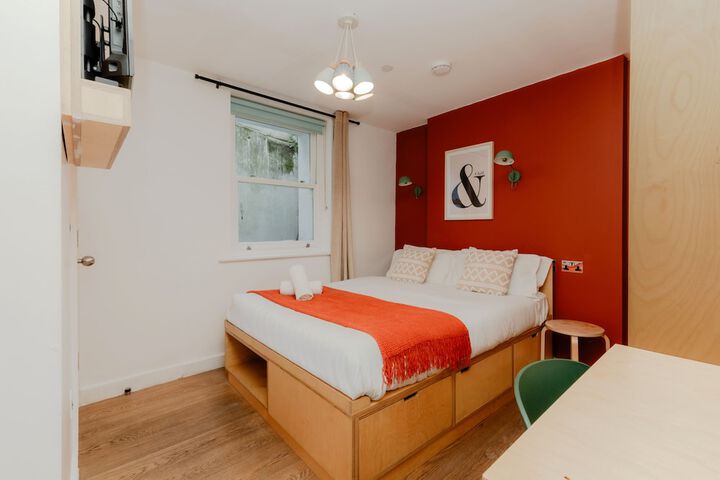 Room 2 of 28