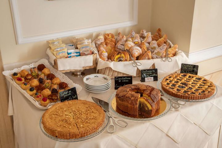 Breakfast/Coffee Service 77 of 98