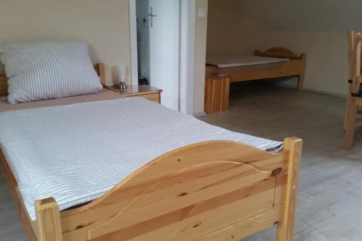 Room 2 of 10