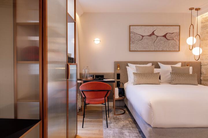 Room 16 of 42