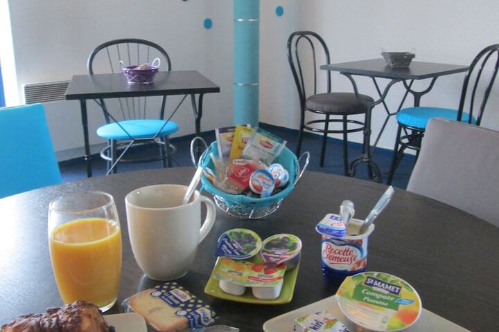 Breakfast/Coffee Service 15 of 22